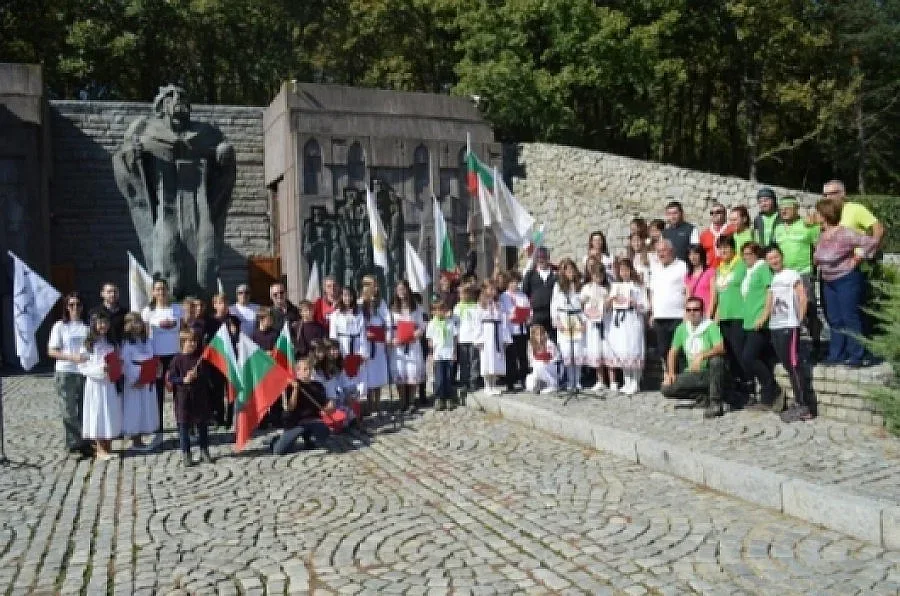 Стотици участници в похода „По стъпките на Самуиловите воини”