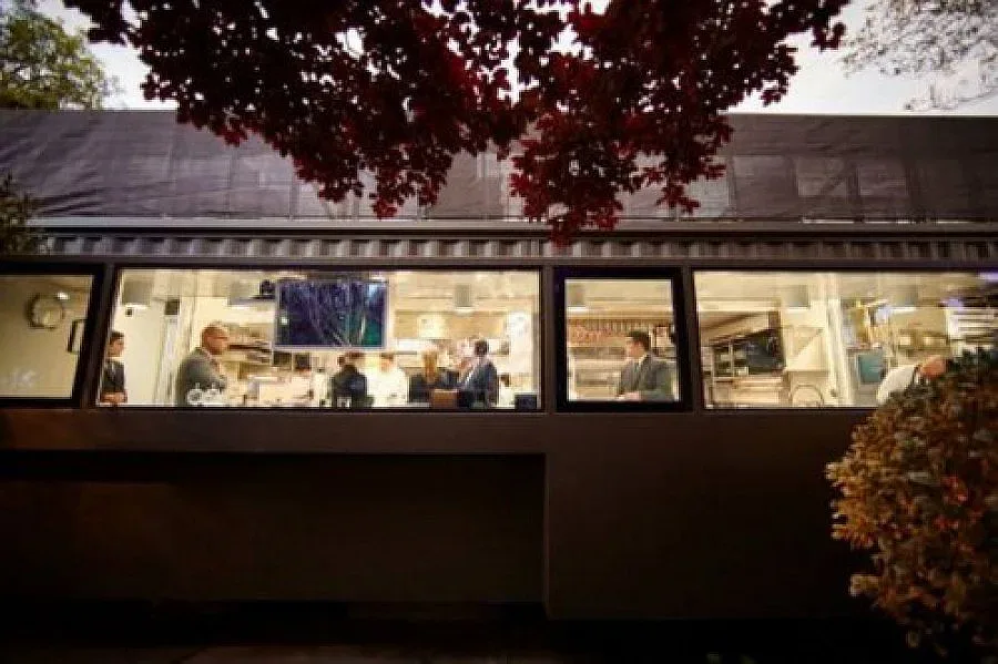 2000 долара за вечеря в Янтвил