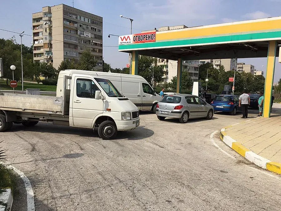 В Силистра зареждат на истинските цени на горивата