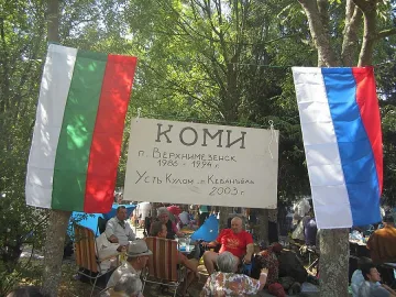 13 000 приятели на Русия на брега на Копринка 