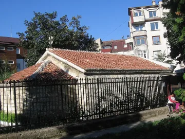 Носят дреха на света Петка във Видин