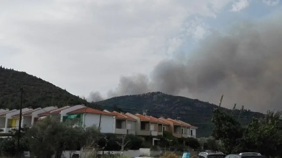 Пореден ден за борба с огнената стихия на Тасос