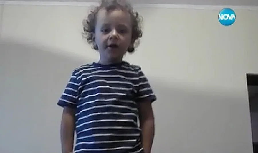 Малък патриот- хит във Фейсбук (ВИДЕО)