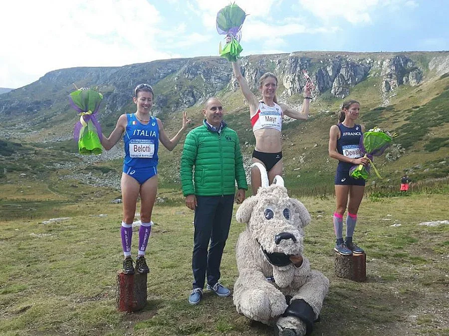 Цветанов награди финалистките в Световното първенство по планинско бягане 