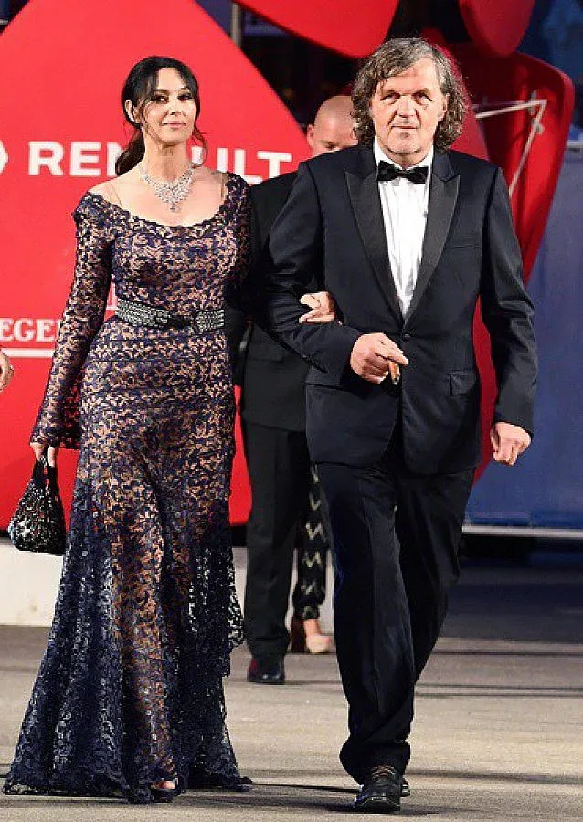 Кустурица и Моника Белучи хванати за ръце