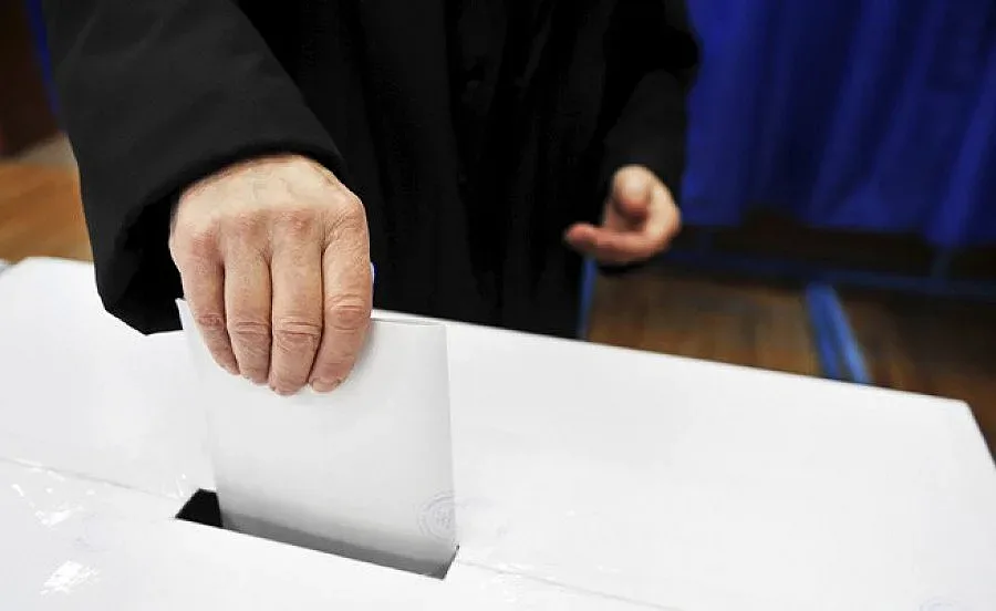 Кръв, куршуми и бой с камъни на изборите в Турция