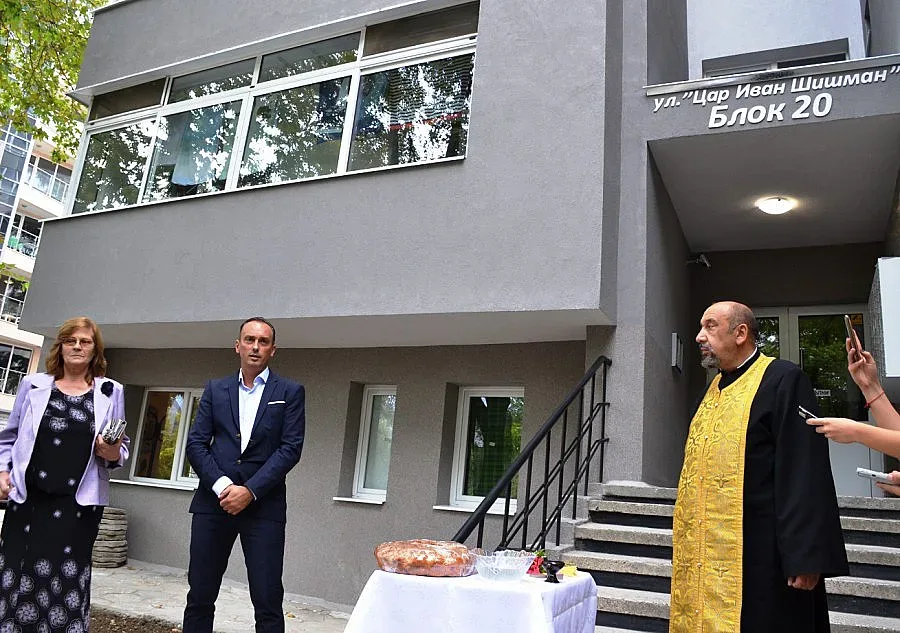 С водосвет откриха нов саниран блок в Благоевград