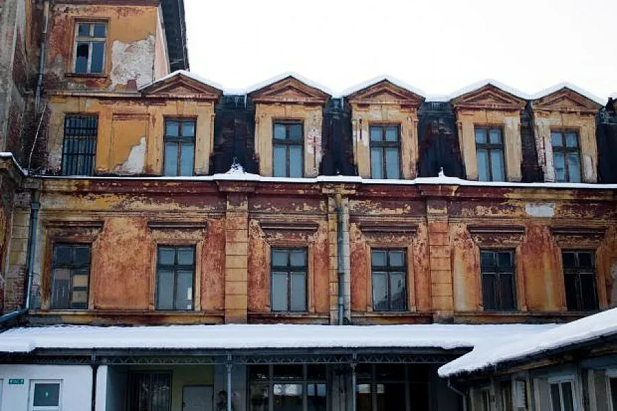 Премиерът разпореди проверка за продажбата на царските конюшни