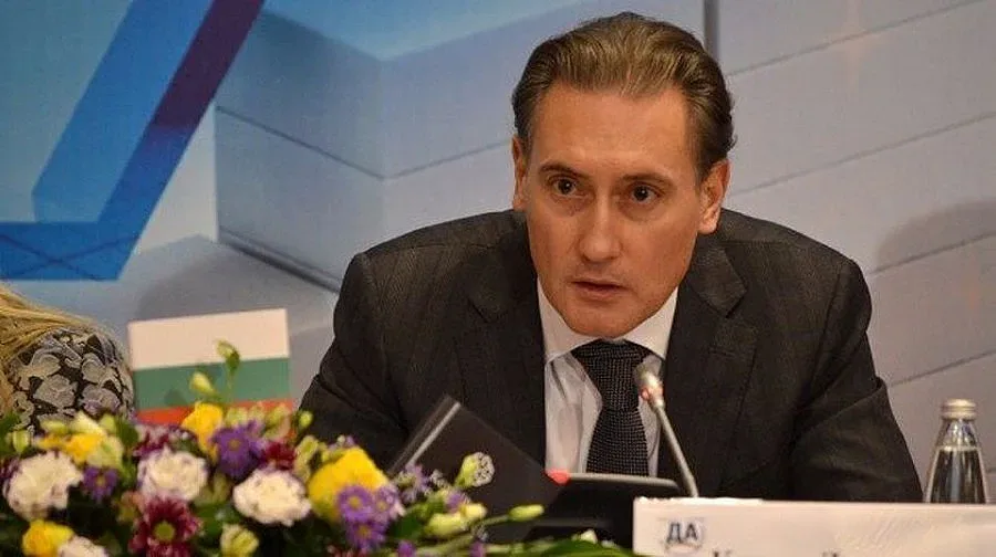 Домусчиев: Правителството ще си говори само със ССИ на Тристранката