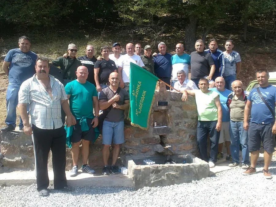 Потече вода от чешма на 2 века