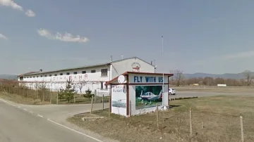 Малък самолет падна край Долна Баня