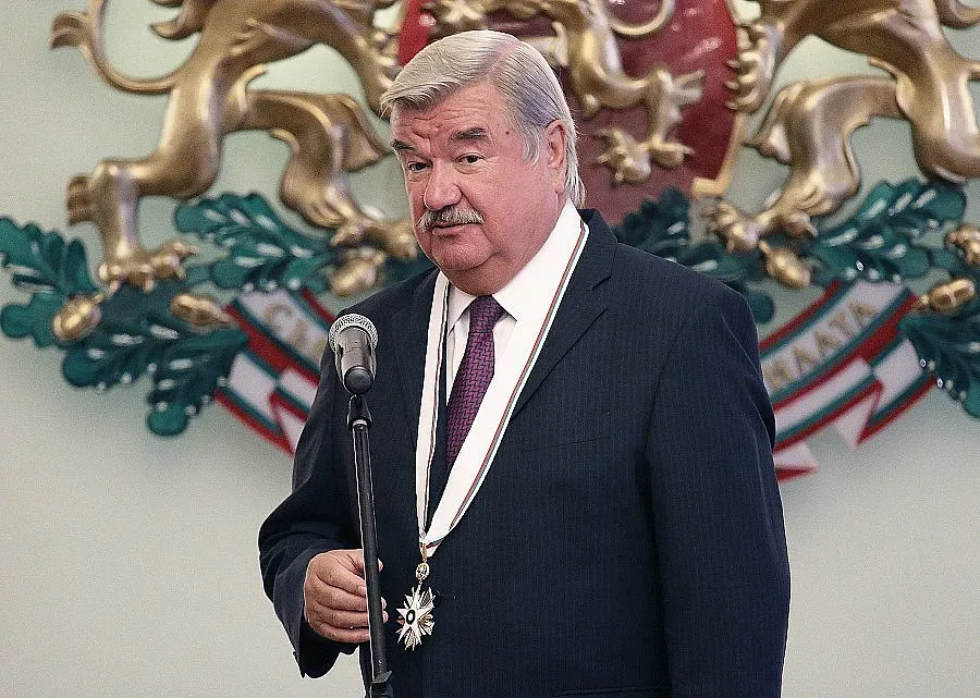 Първите цигара и чаша вино в живота ми са български