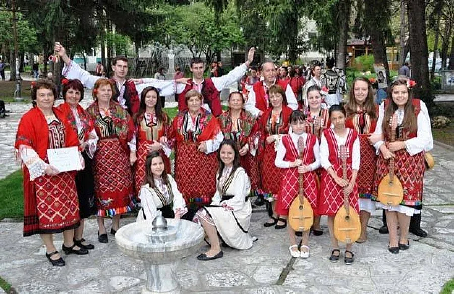 Фестивал напълни с. Баня с туристи