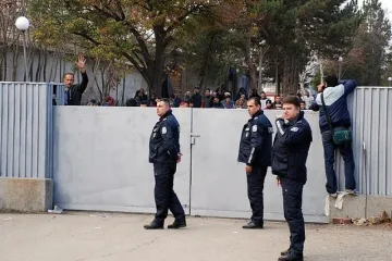 Полицаи с кучета кръстосват Харманли