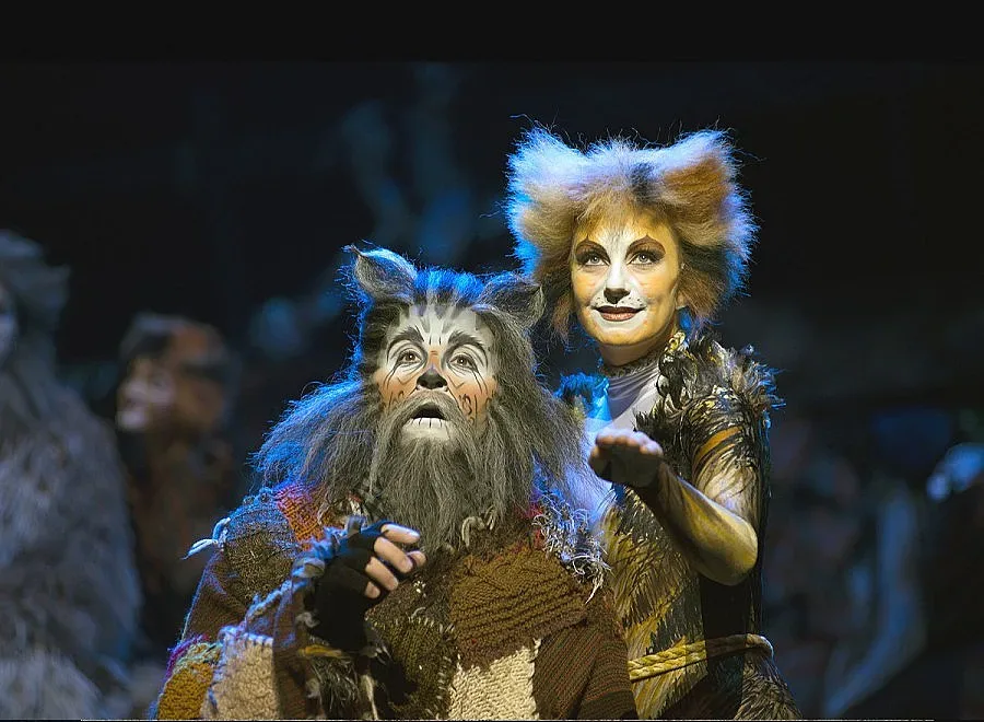 Лили купи първите 5 билета за "Котките"