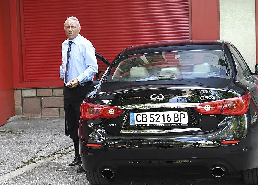 Ицо нрава си не мени