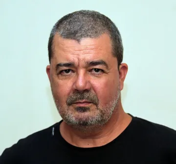 Дипломация със залостени порти