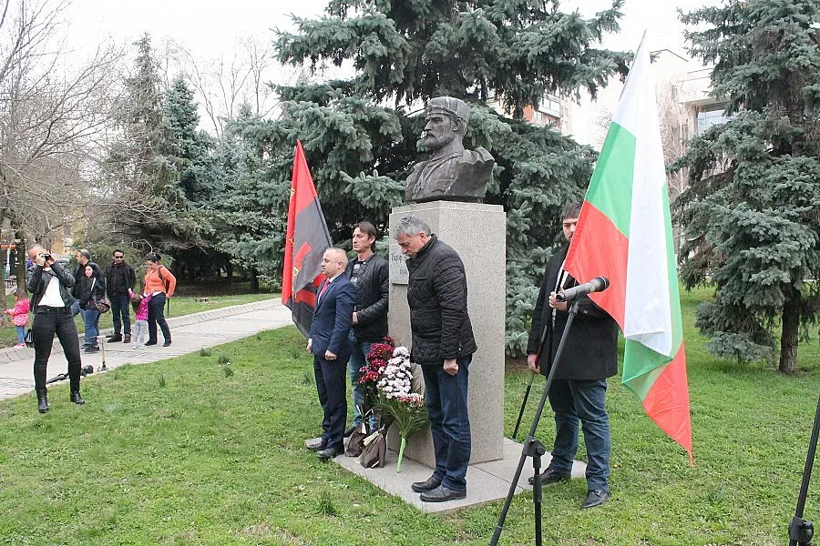 Венци и цветя в памет на Тодор Александров