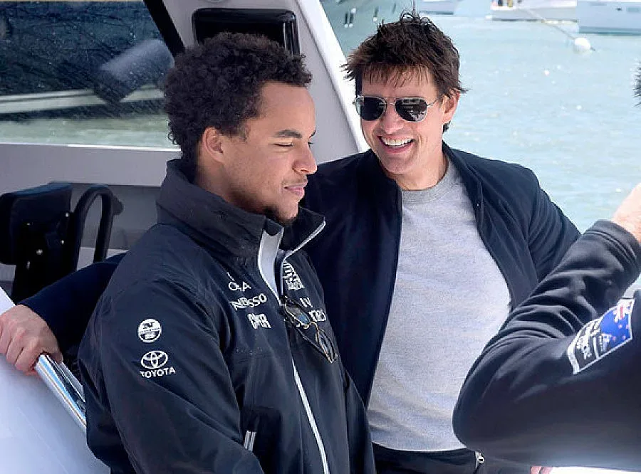 Том Круз подкупи сина си с подаръци