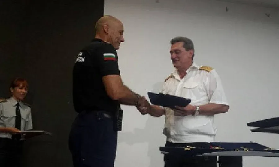 Наградиха пожарникари за проявена доблест и мъжество