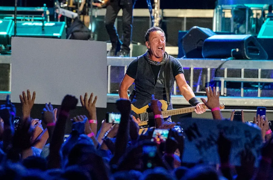 Брус Спрингстийн с рекорд за най-дълъг концерт