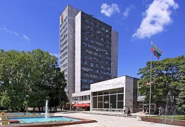 Общински съветници в Перник дължат хиляди за местни данъци