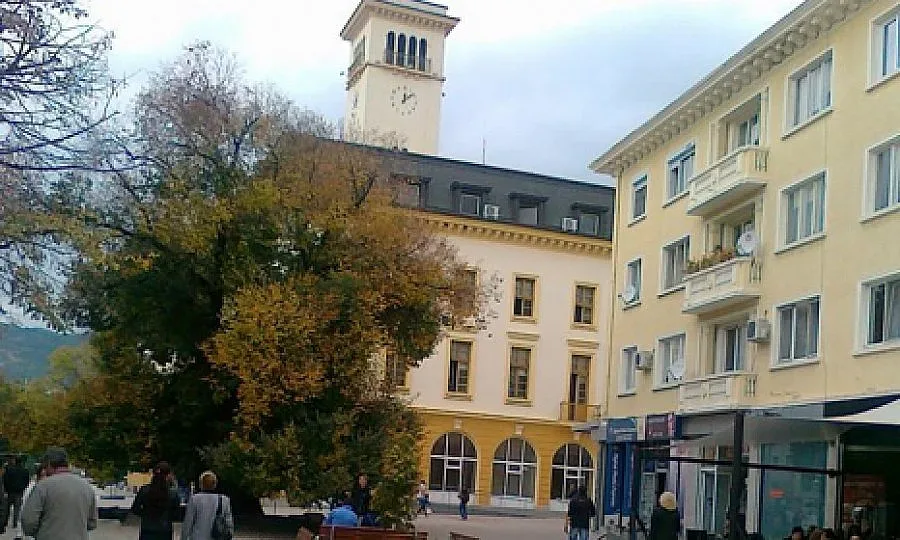 Община Сливен пести от готвачи и ансамбъл