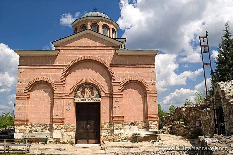 Одежди, тъкани със злато, стрували колкото цял град