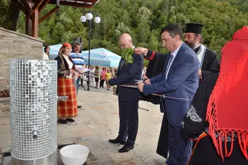 Пуснаха чешма с  естествено газирана вода 