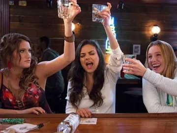 Майки го удрят на купон