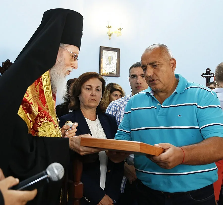 Премиерът: Заплахите и твърдият тон да отстъпят на дипломацията