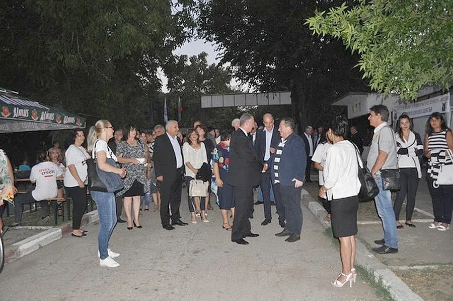 Чалга и кебапчета доведоха хиляди във Видин