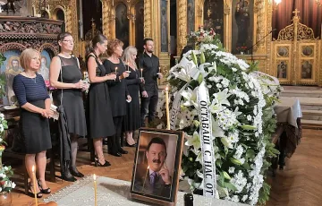 Гълъби и аплодисменти за Митко Цонев