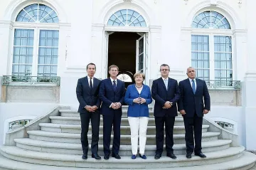 Премиерът: Ще се справим с мигрантската криза с воля и решителност