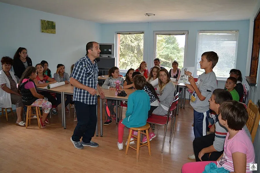 Учат деца как да пазят природата