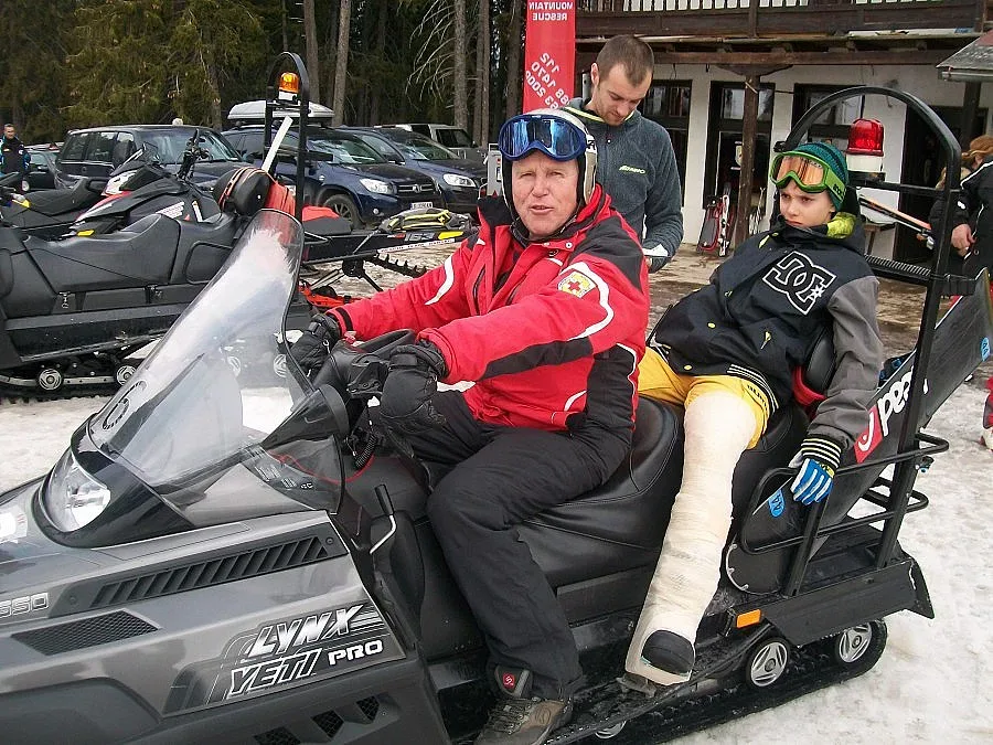 Туристи скачат срещу спасителите си