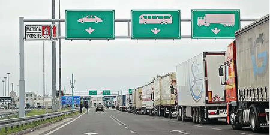 Сръбската гранична полиция спипа мигранти в бг камиони