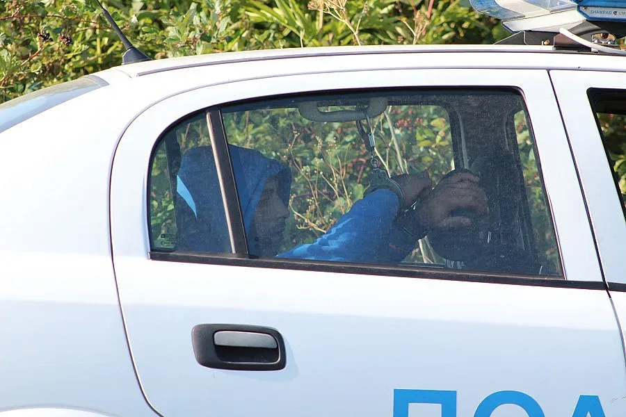 Вкараха Иван Слънцето и 7 дилъри в ареста