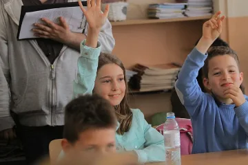 С почти 1000 по-малко първолаци тази година