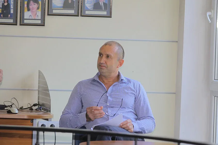 Ген. Румен Радев ще избере вице от средите на БСП