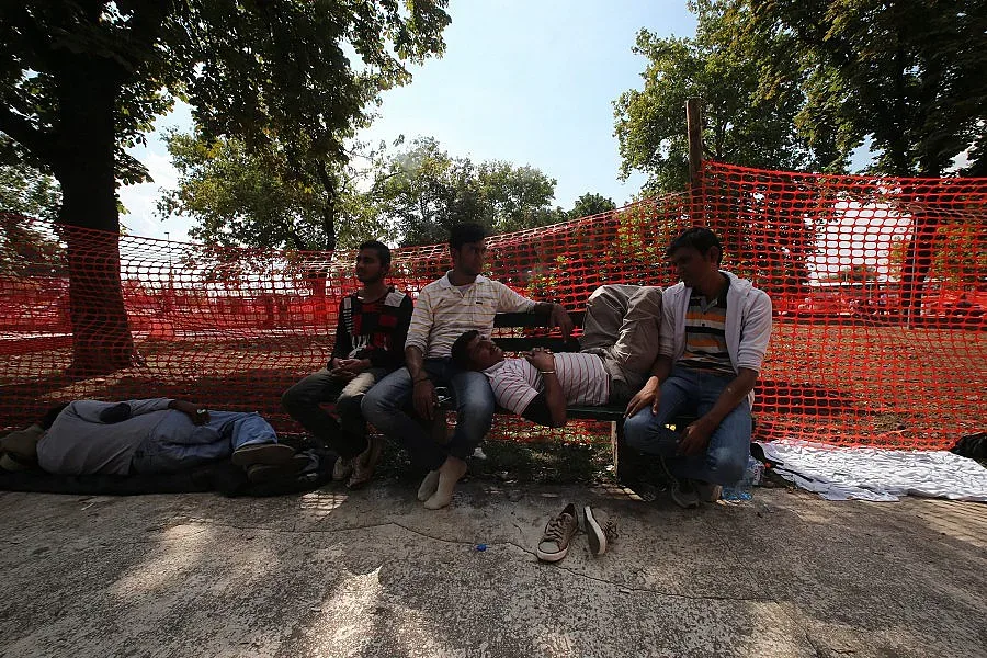 Унгария връща 20 000 мигранти на Балканите