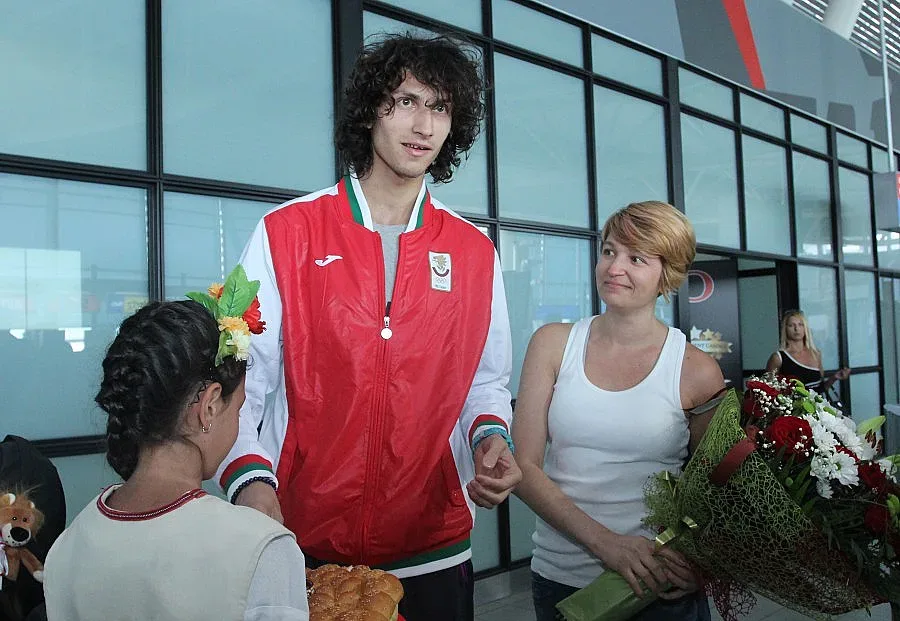 Питка и роднини посрещнаха Тихомир