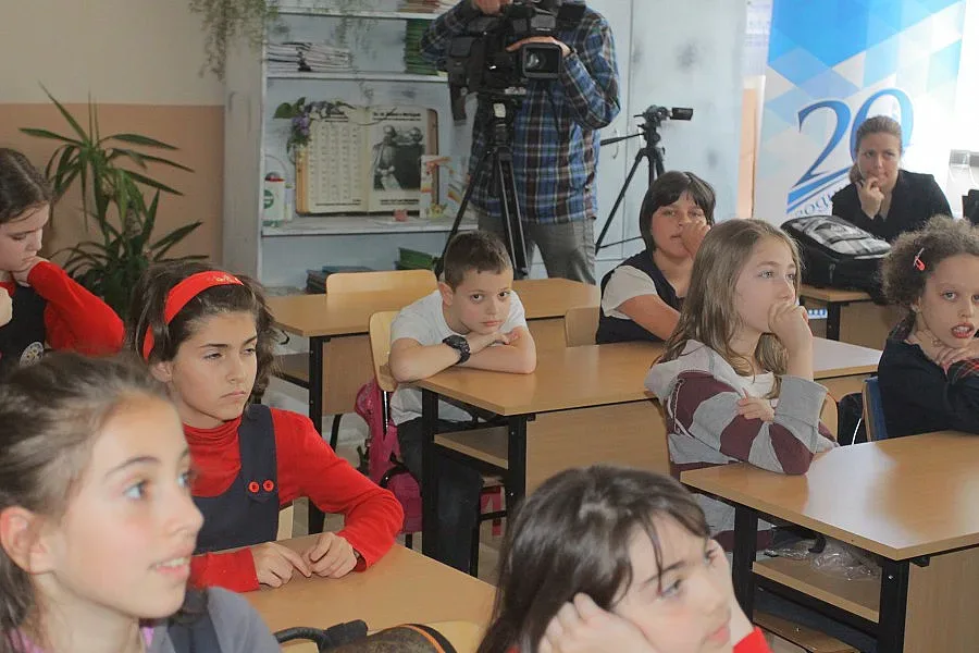 Запазват имената на училищата