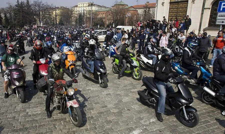 Бум на катастрофи с мотористи през лятото