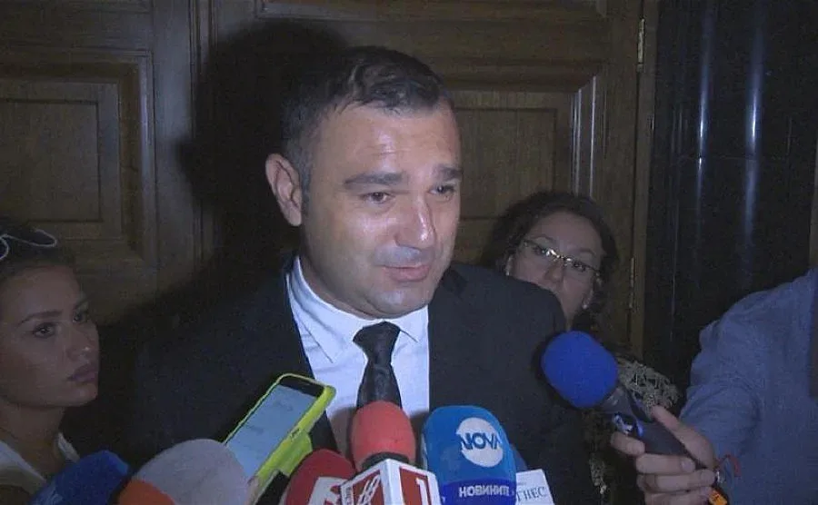 Адвокат: Катарецът от мола е със синя кръв