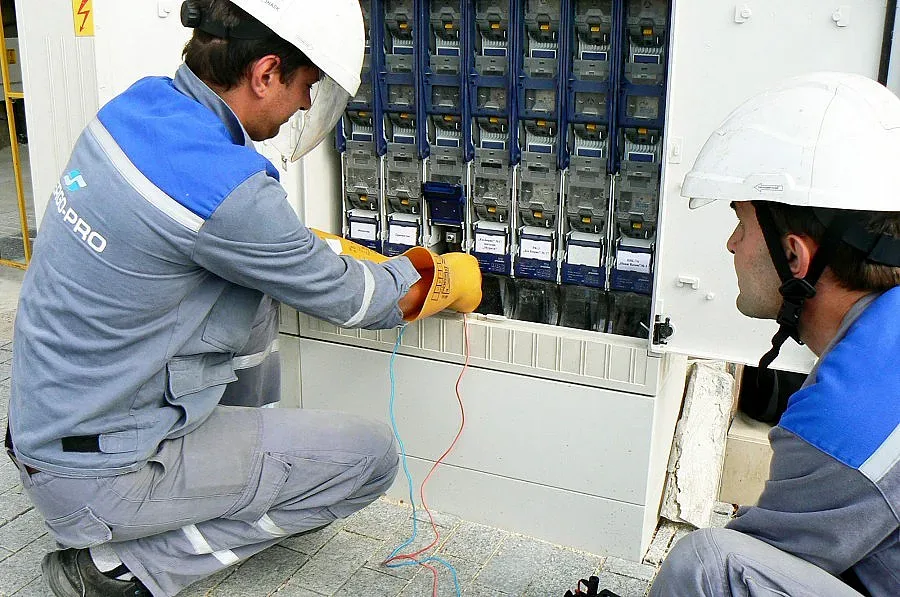 Енерго-про с профилактика на съоръжения, захранващи училища