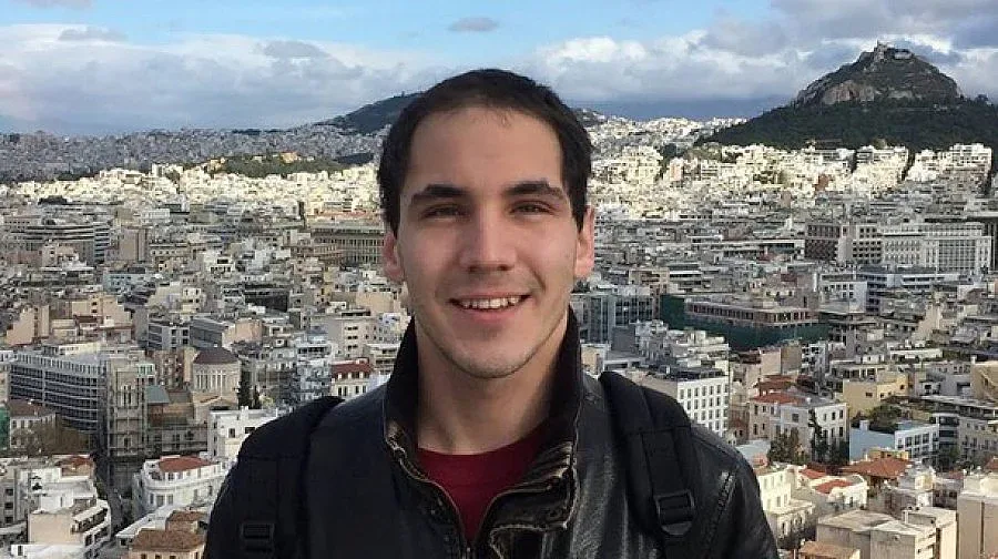 Нашенец, приет в Харвард, се удави