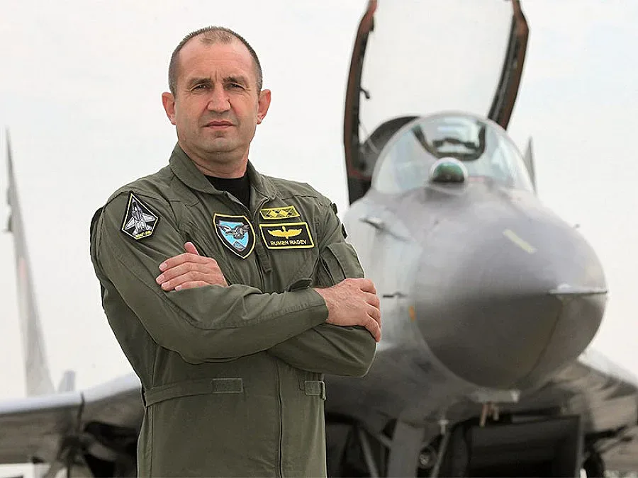 Ген. Радев: Недопустимо е да охраняват небето ни вместо нас