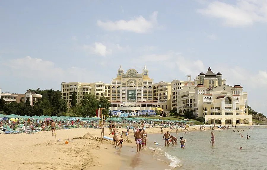 Морето през септември по-евтино от Гърция