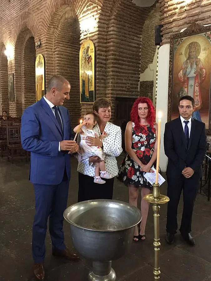 Кристалина и Цветанов кръстиха Никол